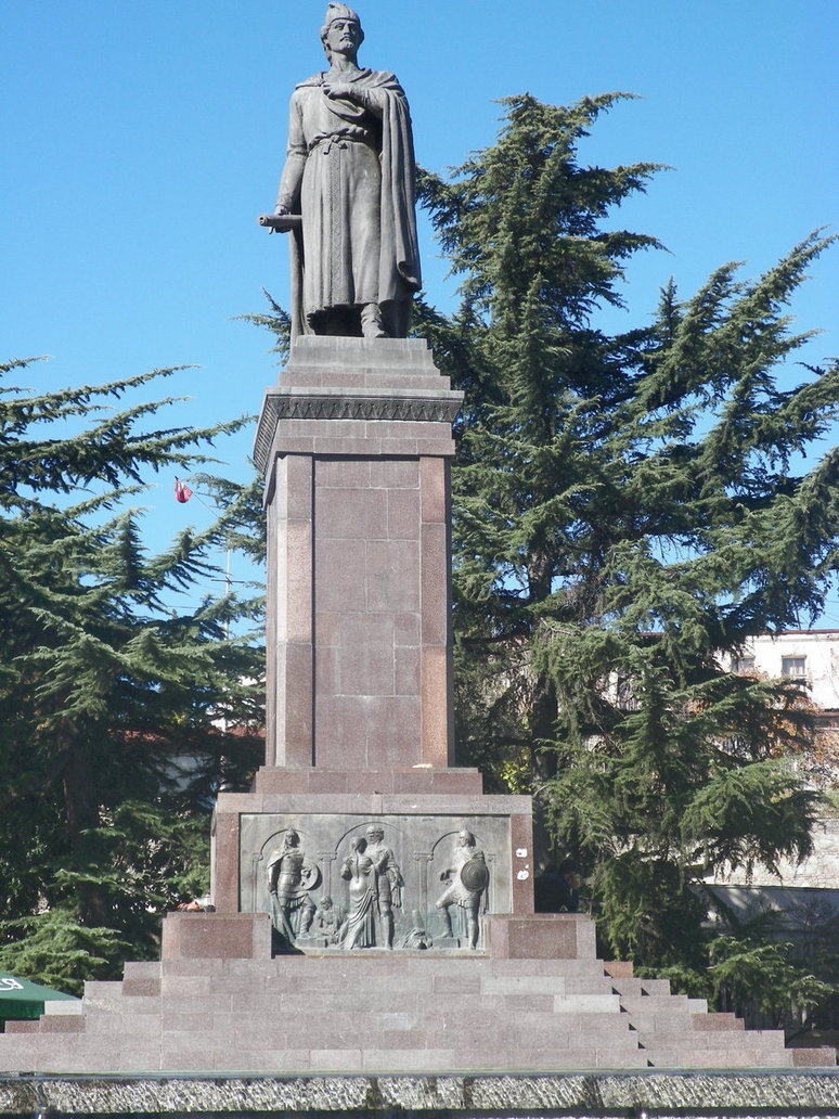 السياحة في تبليسي - محطة مترو روستافيلي - تمثال روستافيلي