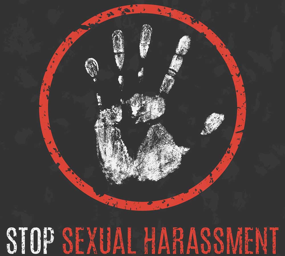 ملصقات تدعو للتوقف عن الممارسات المشوبه بالتحرش الجنسي