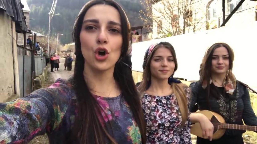 بنات جورجيا - فرقة موسيقية مذهلة لن تملى من صوتهم الملائكي