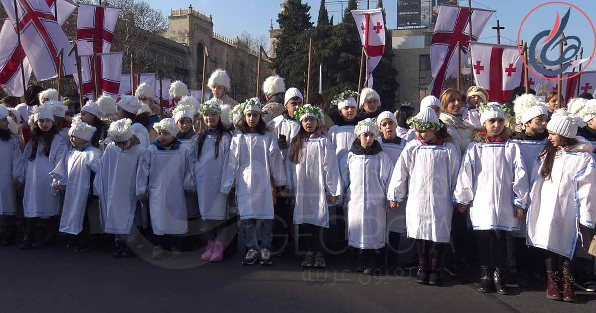 أطفال الكنائس الجورجية يشاركون في موكب أليلو Alilo في عيد ميلاد المسيح في تبليسي
