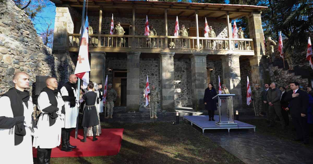 رئيسة جورجيا تحتفل بـ يوم العلم الوطني 14 يناير من قصر اريستافي في إقليم جوريا