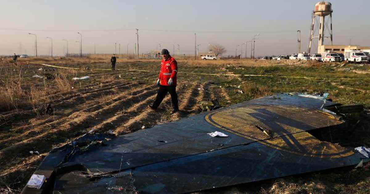 آثار حطام سقوط طائرة الركاب الأوكرانية PS752 بعد إقلاعها من مطار طهران
