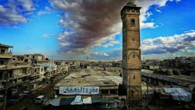 مدينة معرة النعمان تحت القصف قبيل سيطرة الجيش السوري عليها