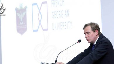 سفير فرنسا لدى جورجيا دييغو كولاس يشارك إطلاق برنامج درجة البكالوريوس الجورجي الفرنسي