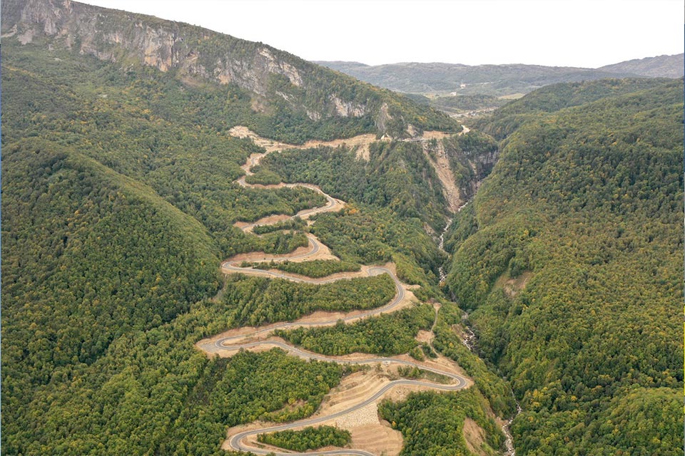 افتتاح طريق جديد في جورجيا بطول 51.5 كيلومتر يربط بين منطقتي إيميريتي وراشا 2