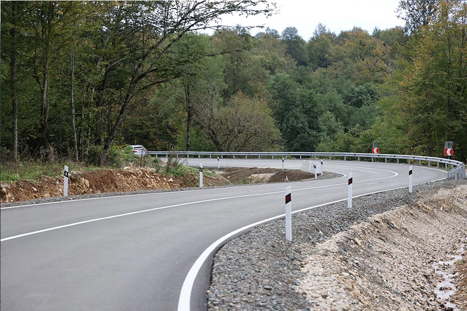 افتتاح طريق جديد في جورجيا بطول 51.5 كيلومتر يربط بين منطقتي إيميريتي وراشا 3