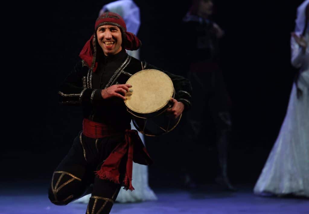 الرقص التاريخي الجورجي الباليه الوطني "سوخيشفيلي" 3