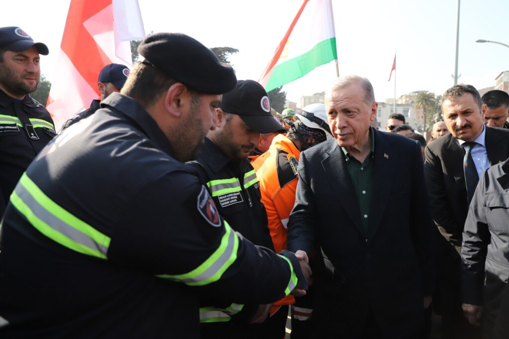 رئيس تركيا يشكر شخصياً أعضاء فريق الإنقاذ الجورجـي لمساهمتهم ودعمهـم في عمليات البحث والأنقـاذ في أعقـاب الزلـزال المدمــر 4