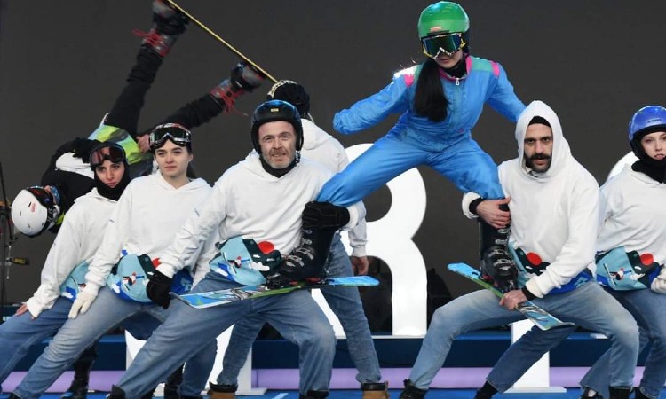 شاهد بالفيديو، للمرة الأولى، تشهد جورجيا حدثًا تاريخيًا في استضافة بطولة العالم للتزلج 2023، والتي تقام رسميًا الآن في منتجع باكورياني. 1