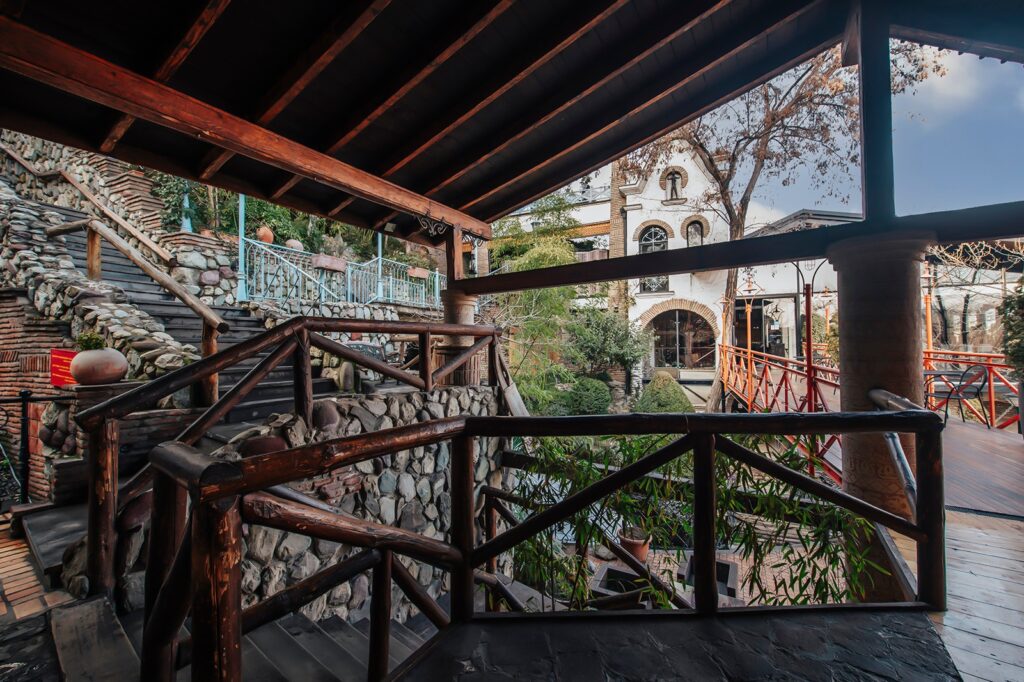 تعرف عـلى أشهر مطعم يحتفظ بأقدم طاحونة في عاصمة جورجيا تبليسي 9