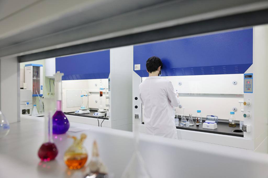  افتتاح أول مختبر مراقبة جودة الأدوية في جورجيا 5