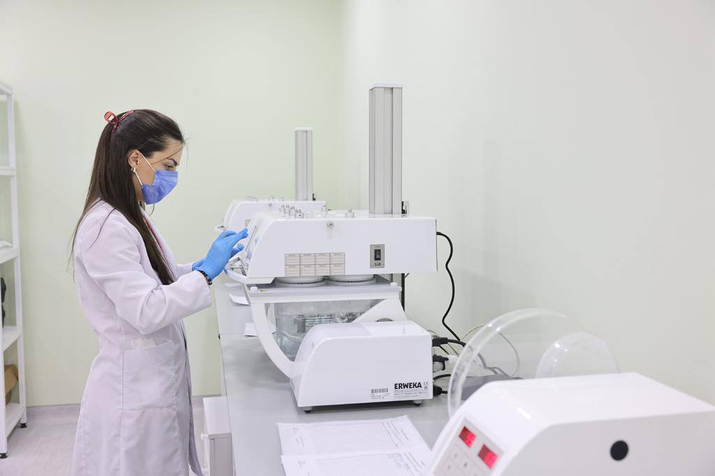  افتتاح أول مختبر مراقبة جودة الأدوية في جورجيا 8