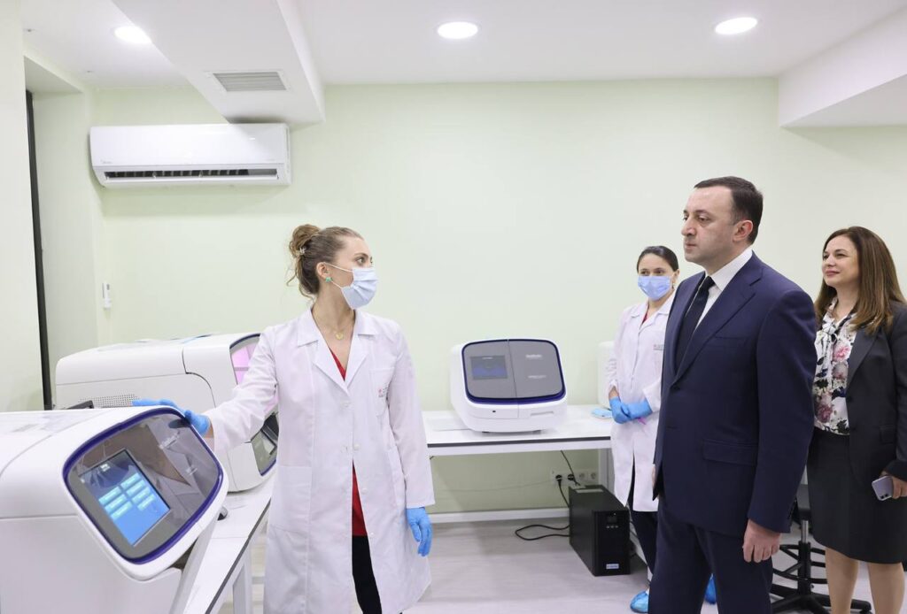  افتتاح أول مختبر مراقبة جودة الأدوية في جورجيا 3