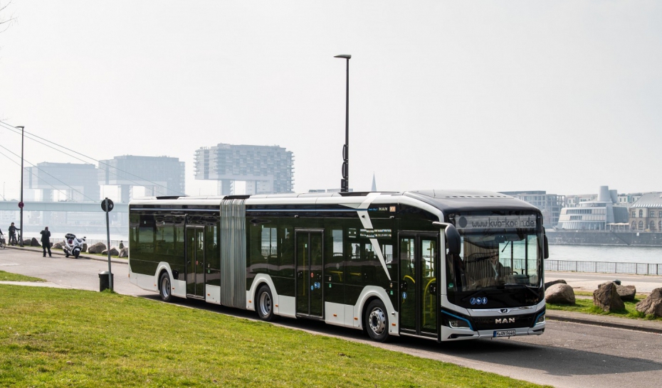 حافلات تبليسي الجديدة بطول 18 متراً