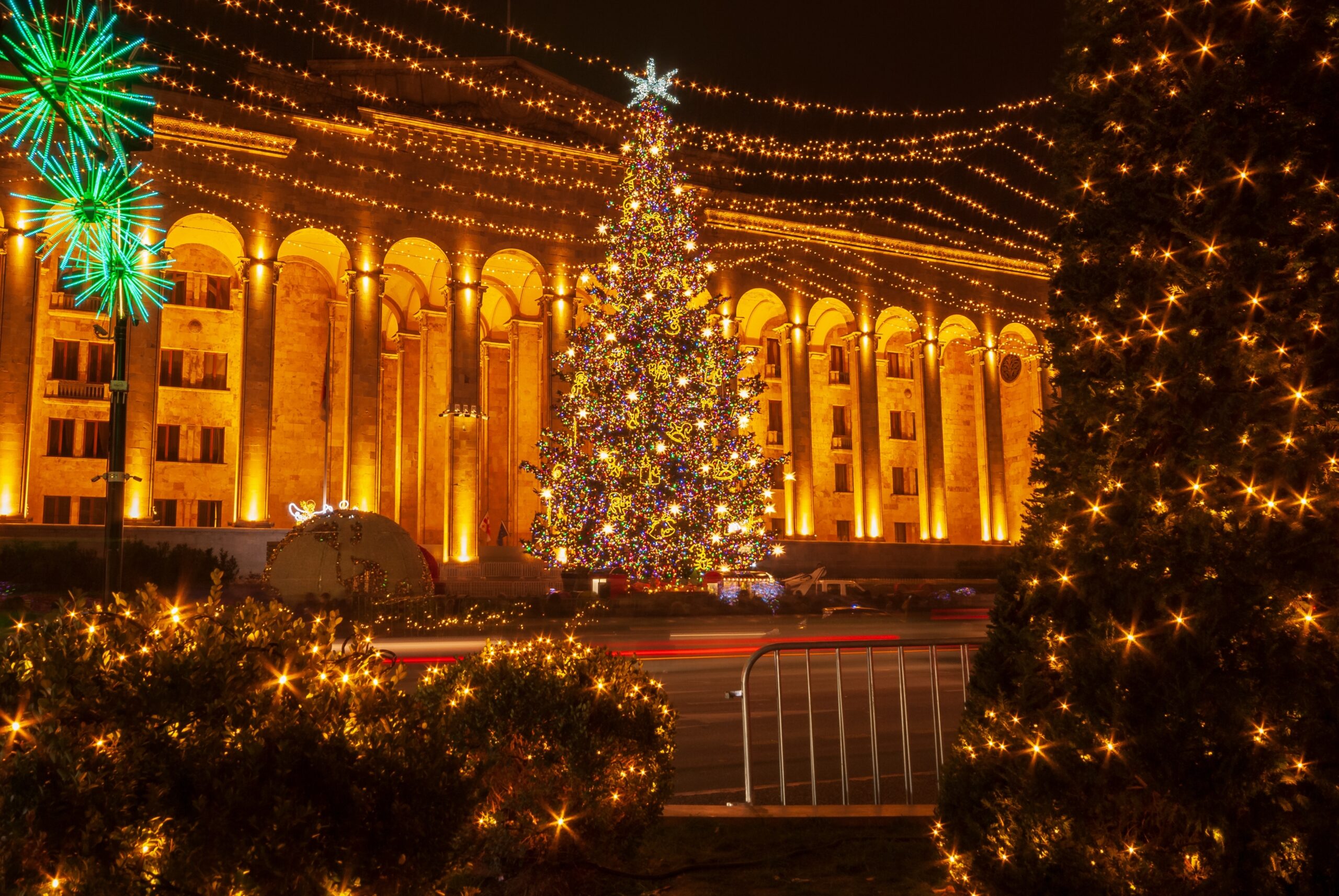 Shutter Stock/ شجرة الميلاد في تبليسي