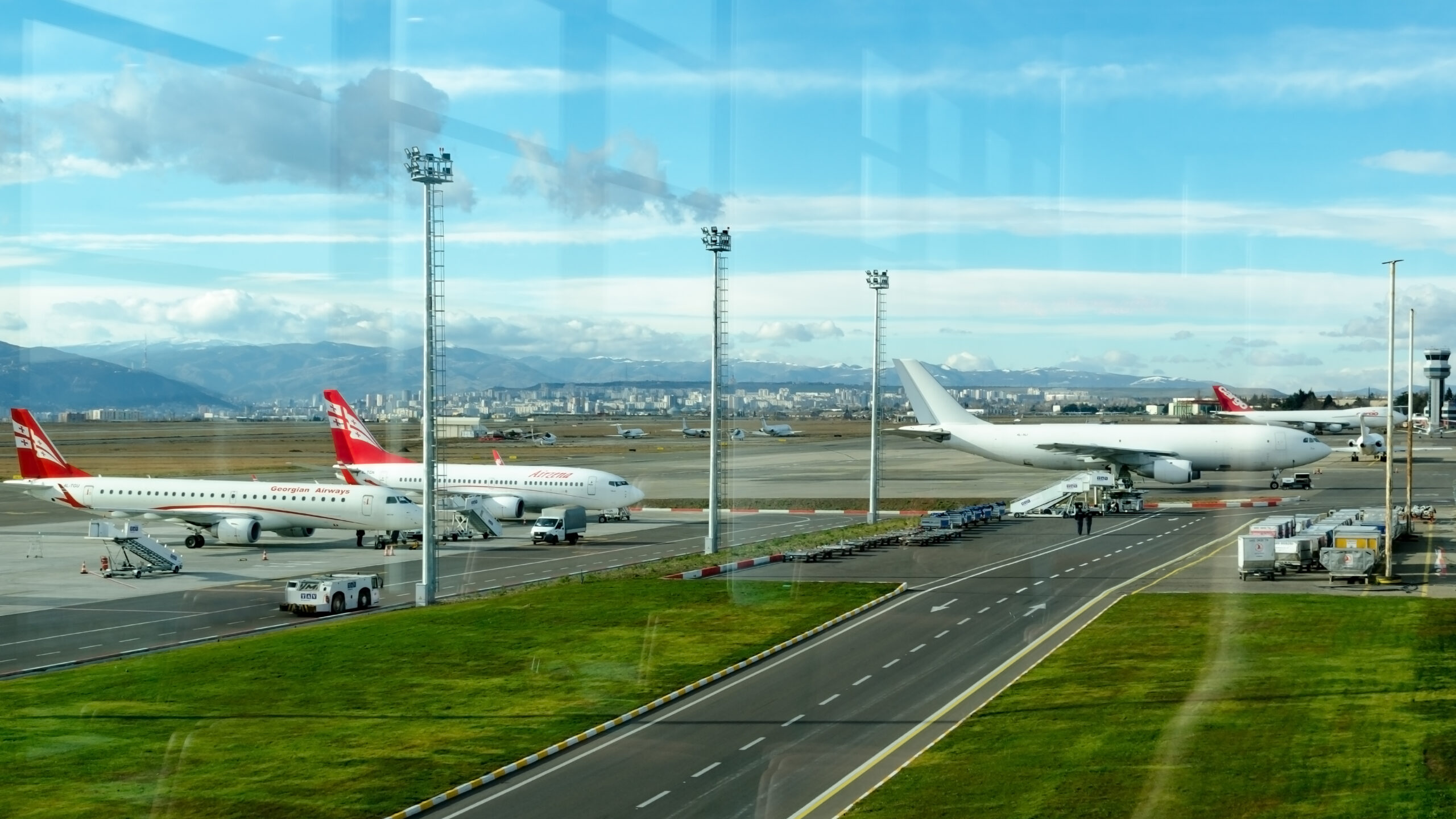 Shutter Stock/ مطار تبليسي يحقق أرقاماً جيدة في عام 2023