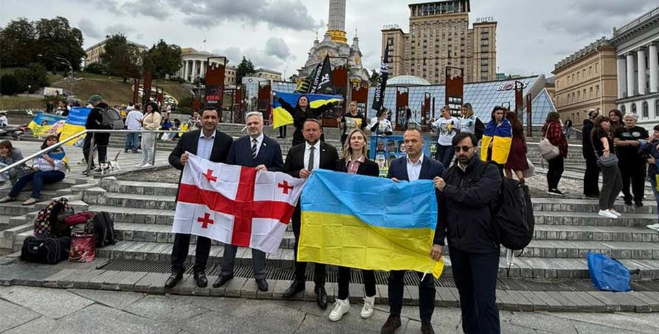 قادة الحركة الوطنية المتحدة يحيون عيد استقلال أوكرانيا ويؤكدون تضامنهم