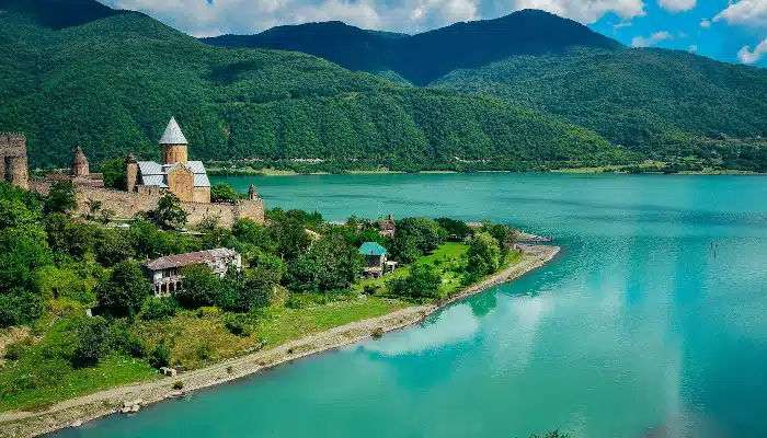 ما هي أهم المدن السياحية في جورجيا؟ تعرف عليها
