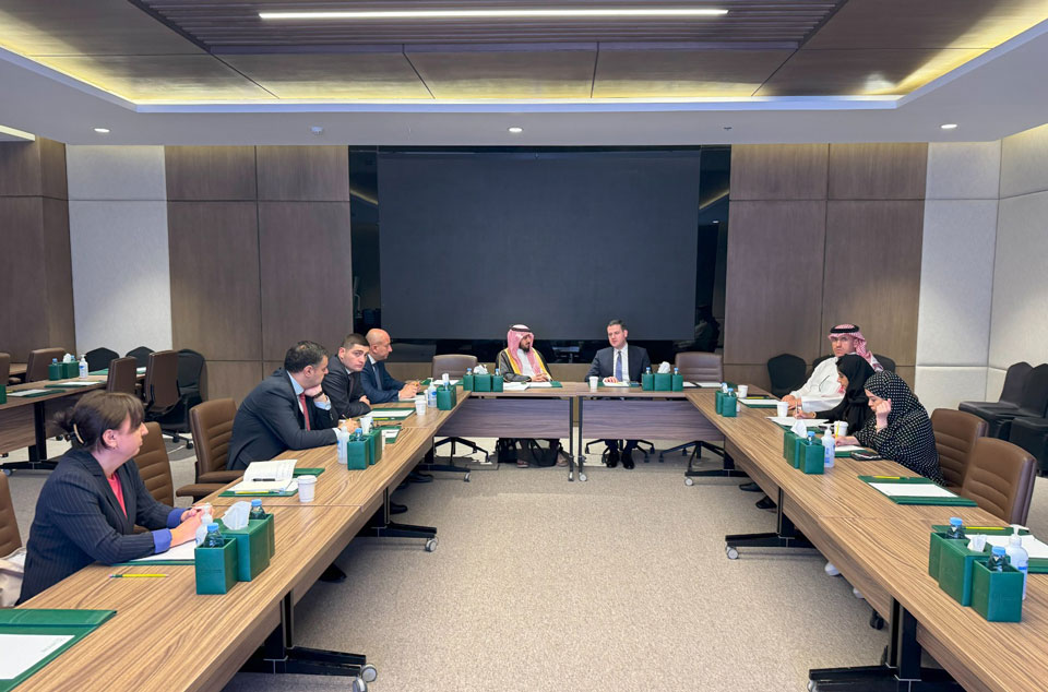 نائب وزير الاقتصاد يعلن توقيع مذكرة لبدء مفاوضات اتفاقية استثمار ثنائية مع السعودية